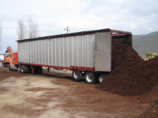 Semi Truck Large Load Apple Barrel Bark Wenatchee, Chelan, Manson